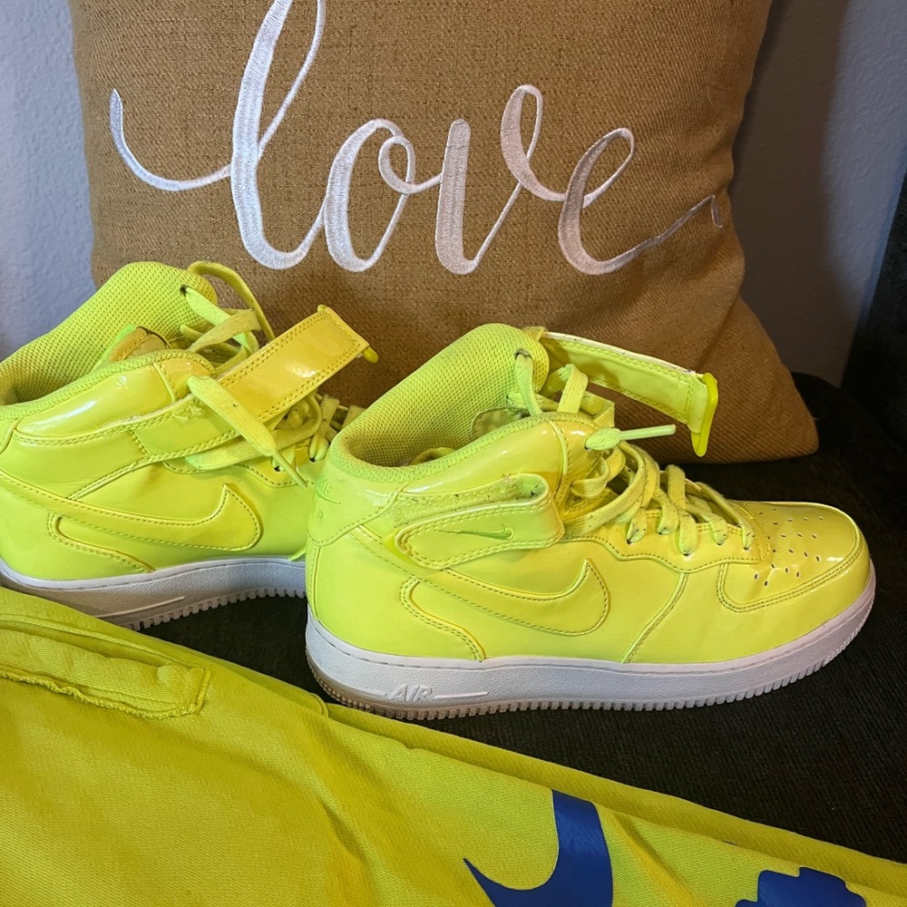 Bundle Deal Nike Glow Shoes and Shorts (Medium)